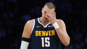 Košarkaš Denvera Nikola Jokić poslednji je u nizu velikih imena NBA lige koji su se povredili u 2025. godini i koji će biti neko vreme van terena, piše danas agencija AP.