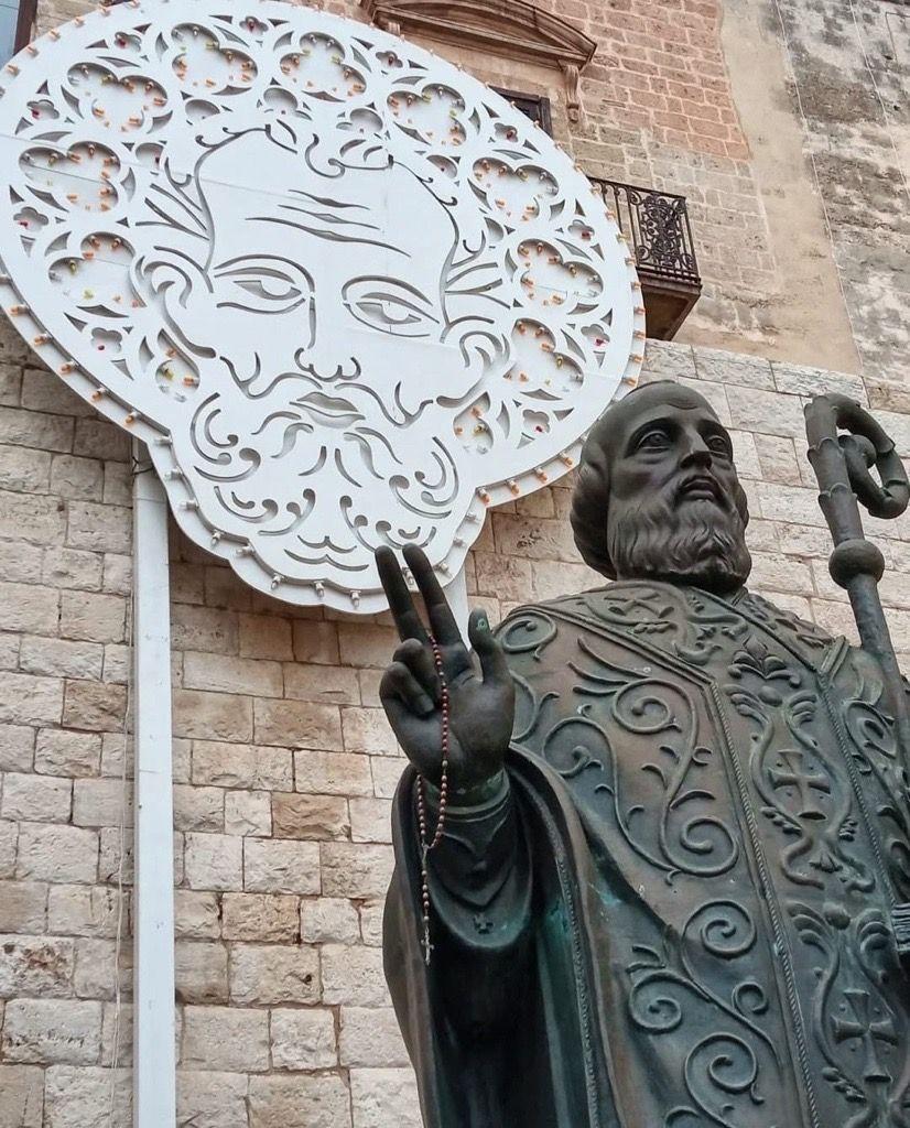 Sva lica Svetog Nikole: Između istorije i verovanja 3 sveti nikola, statua svetog nikole u bariju