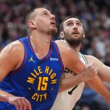 (VIDEO) Skoro tri decenije nije viđen učinak kao Jokićev, ali Denver je izgubio 4