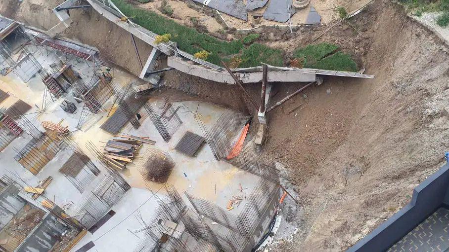 Urušavanje puta u Kragujevcu: 'Ugrožen jedan od najvažnijih naučno-istraživačkih objekata u Srbiji' 2 Obrušeni put u kragujevcu