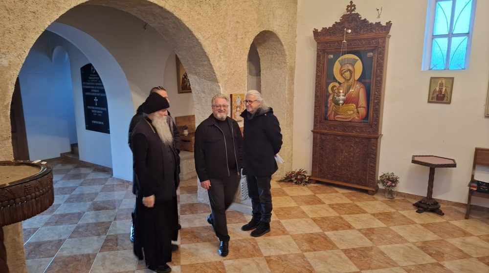 Laibach sprema projekat o Jasenovcu: Čuveni bend u gostima kod jasenovačkog vladike Jovana, doneli mu knjige i razgovarali o saradnji 1