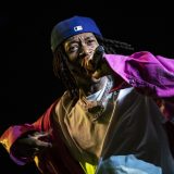 Viz Kalifa osuđen na 9 meseci zatvora u Rumuniji zbog pušenja marihuane na sceni 8