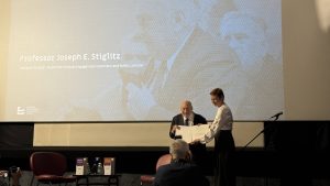 Nobelovac Džozef Stiglic u Beogradu primio nagradu IFDT: Evo šta kaže za studentske proteste u Srbiji 24