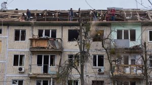  Ruske snage napale su Ukrajinu tokom prethodne noći sa 61 dronom, uključujući oko 40 dronova "Šahed", lansiranih iz Kurska, Orela i Donjecka, saopštilo je jutros ukrajinsko ratno vazduhoplovstvo na Telegramu.