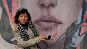 Italijansko-srpska kantautorka Veronika predstavlja svoj novi singl „Radmila“, pesmu koja kroz savremenu indie varijantu 70s disco muzike šalje strastvenu i razigranu posvetu poetičnim ženama, koje su obogatile njen lični i umetnički svet. Pesma je dostupna za strimovanje na Deezeru, YouTube-u i Apple Music-u.