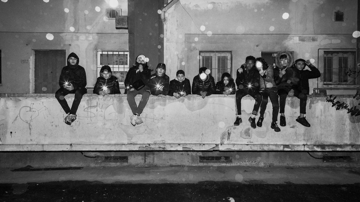 Sirov, iskren i brutalan: Milano koji do sada niste videli na izložbi fotografija italijanskog umetnika u Beogradu