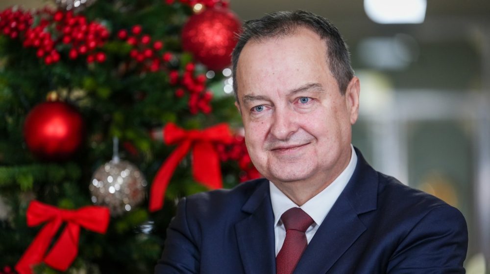 MUP će nastaviti da radi predanije: Dačić čestitao Novu godinu 1