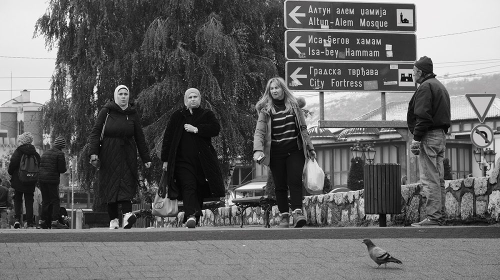 Trajna borba za prostor, glas i slobodu žene: Povodom izložbe fotografija "Gde spava Virdžinija Vulf?" u Muzeju "Ras" 10