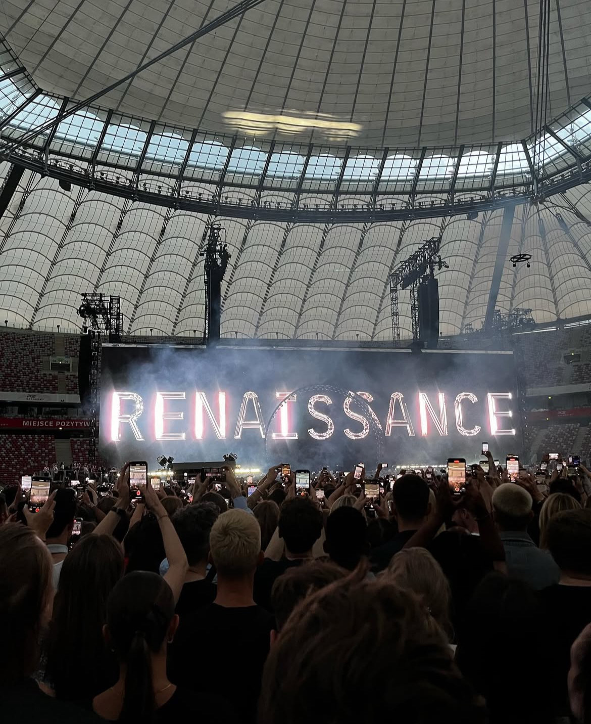 Tri grada, tri publike, tri pop spektakla: Kako su koncerti Lejdi Gage, Bijonse i Dua Lipe danas postali savremeni rituali zajedništva 3