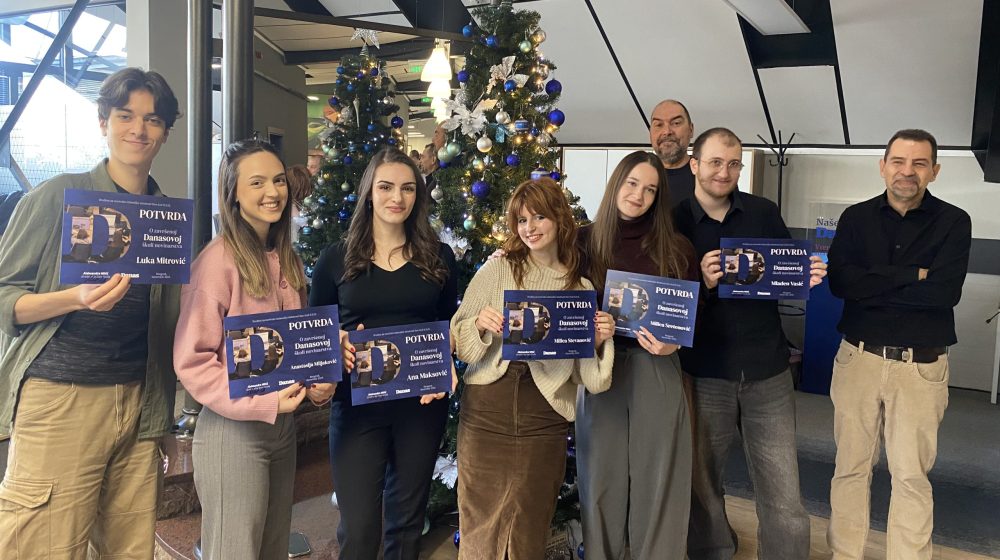 Dodeljene potvrde polaznicima pete generacije Danasove škole novinarstva 13