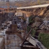 Život na ivici, al’ bukvalnoj: Reporter Danasa sa stanovncima kragujevačkog kompleksa „Tesla palas” pored obrušene ulice (FOTO) 4