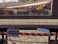 Život na ivici, al’ bukvalnoj: Reporter Danasa sa stanovncima kragujevačkog kompleksa „Tesla palas” pored obrušene ulice (FOTO) 3