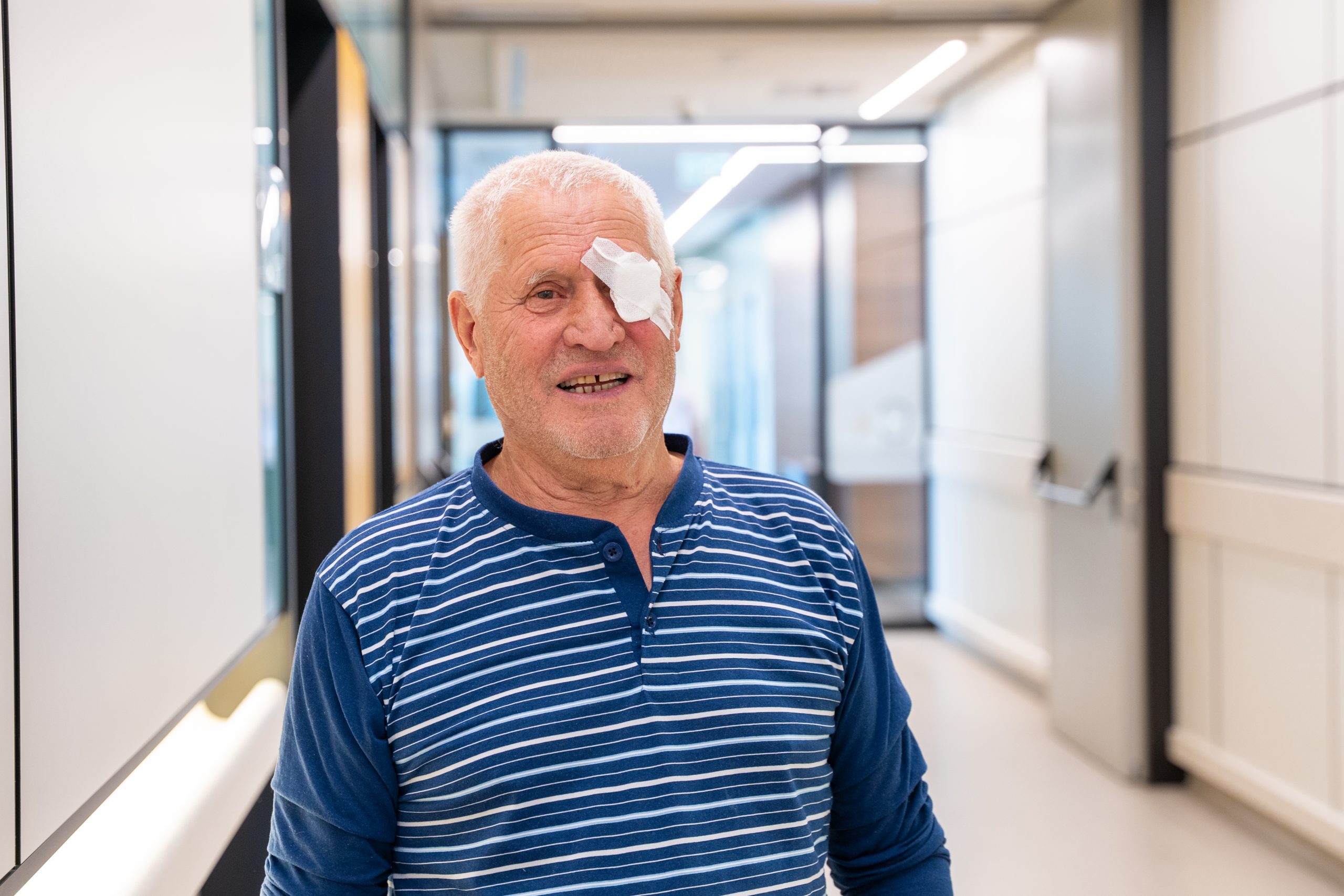 Kako je deka Gavrilo iz Pirota povratio vid u Istanbulu: Imao je tumor oka, a simptomi su izgledali kao obične smetnje vida 2