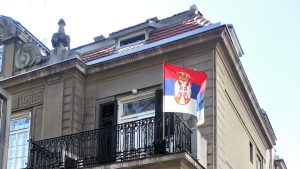 Zvaničan razlog za otkaz dvoje konzervatora Republičkog zavoda za zaštitu spomenika kulture je nedostatak novca, a nezvanični bi mogao da bude potpis za smenu v.d. direktora Gorana Vasića. „Nije mi krivo“, kaže jedan od otpuštenih Tihomir Dičić.