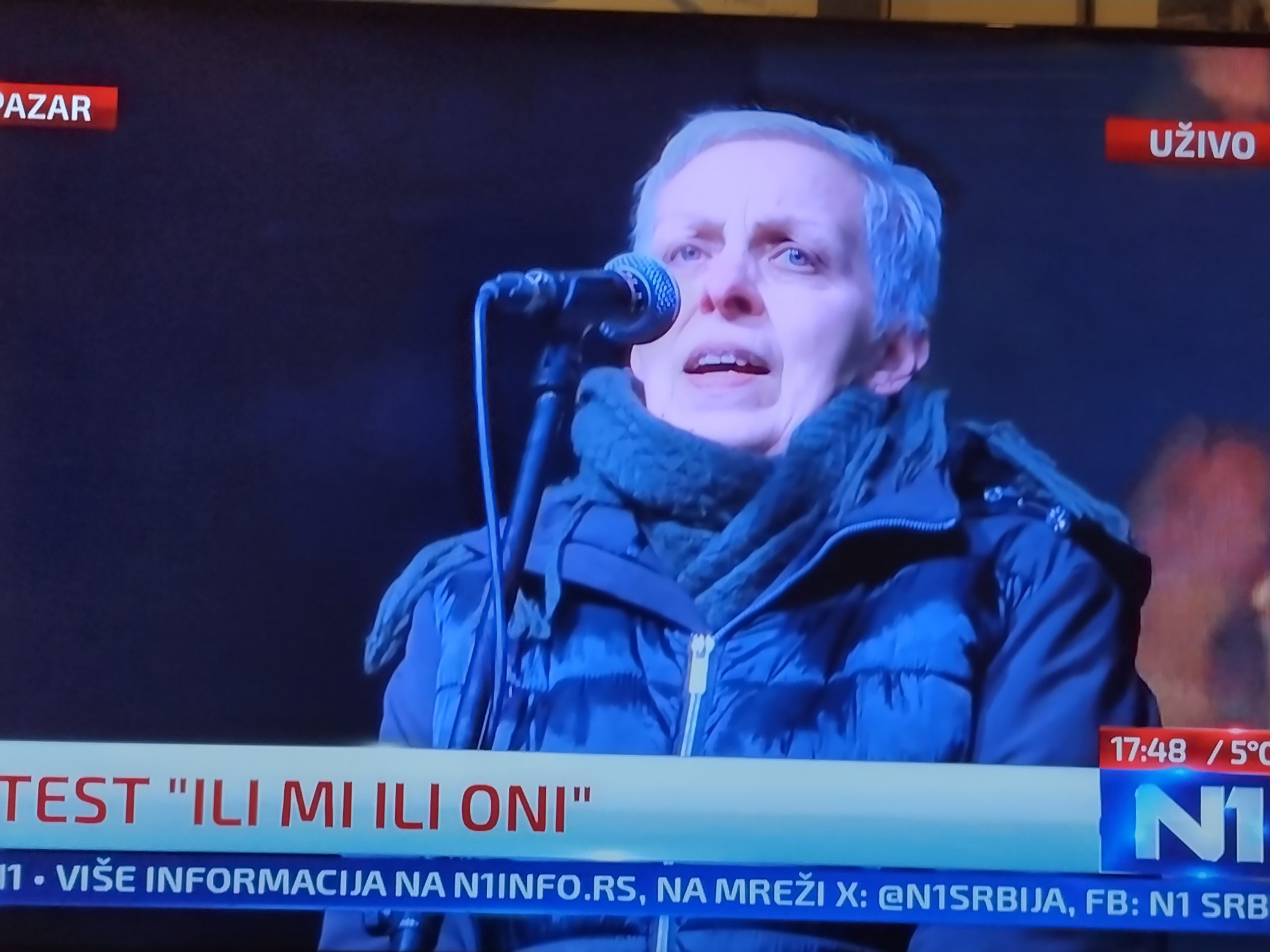 To se dogodilo vama, sutra će možda nama: Marina Petrović Jilih, profesorka kragujevačkog FILUM-a na protestu u Novom Pazaru 2 To se dogodilo vama, sutra će možda nama: Marina Petrović Jilih, profesorka kragujevačkog FILUM-a na protestu u Novom Pazaru 2