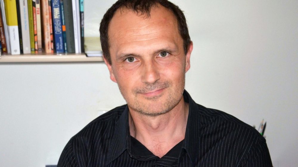 Pustolovna slika onoga što je sada i onoga što se samo sluti: Roman "Ukleti brod" Mladena Vurune u izdanju Arhipelaga 7