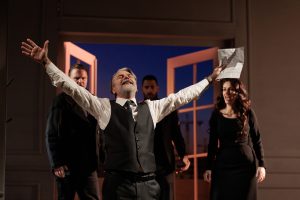 Dragan Mićanović: Kada je Nušić preminuo NP je bilo oblepljeno crnom trakom, a danas glumcima ne daju da uđu u svoje pozorište