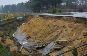  

Povodom prošlonedeljnog urušavanja ulice kod Centra izvrsnost u naselju Bubanj reagovao je sinoć saopštenjem Gradski odbor Srpske napredne stranke Kragujevac.