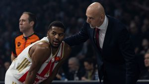 (VIDEO) Pogledajte kako Batler je jednostavno odustao u poslednjem napadu na "večitom derbiju" 1