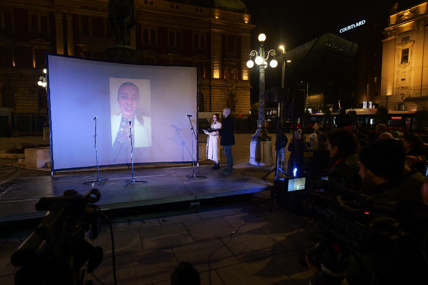 Dodeljene nagrade Vitez poziva ispred Narodnog pozorišta: "Na ulici smo, jer je ona jedino mesto gde se stoji uspravno i čuje se glas" 5 Dodeljene nagrade Vitez poziva ispred Narodnog pozorišta: "Na ulici smo, jer je ona jedino mesto gde se stoji uspravno i čuje se glas" 5