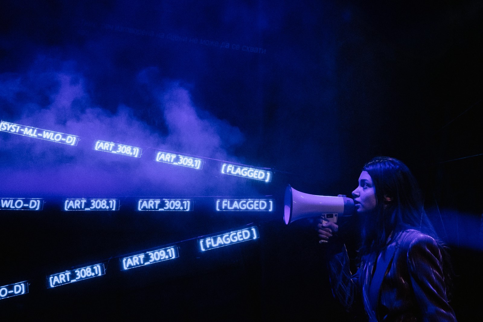 Višeminutne ovacije ekipi predstave o Dori, devojci sa poternice, aktivistkinji u političkom egzilu: Premijera u Bitef teatru oduševila publiku 3