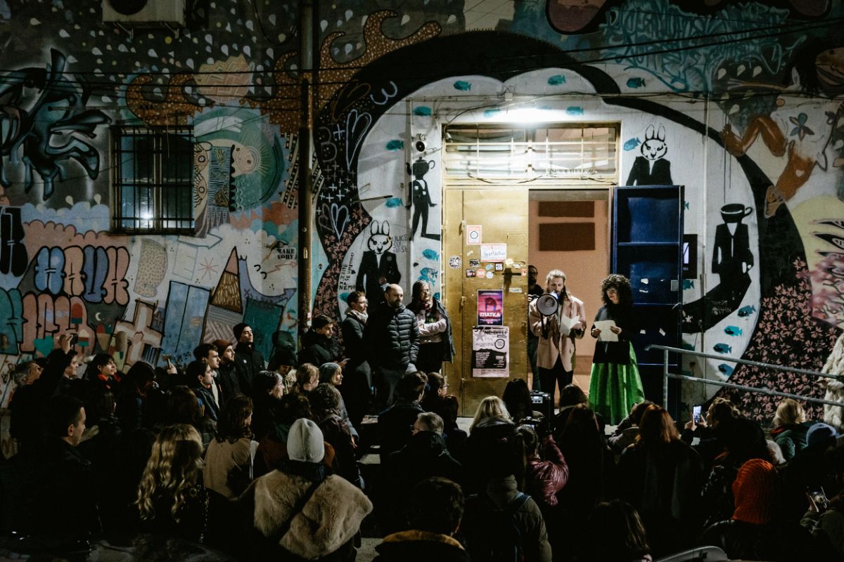 Gerilski poduhvat u znaku otpora, solidarnosti, pravde, Mila Raua, Miloša Lolića, studenata, publike: U CZKD tribinom i toplim obrokom završen 59. Ne:Bitef 3