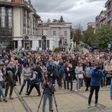 Nećemo direktore koje ne žele ni kolektiv niti roditelji: Protest Unije sindikata prosvetnih radnika Kragujevca ispred Školske uprave 8