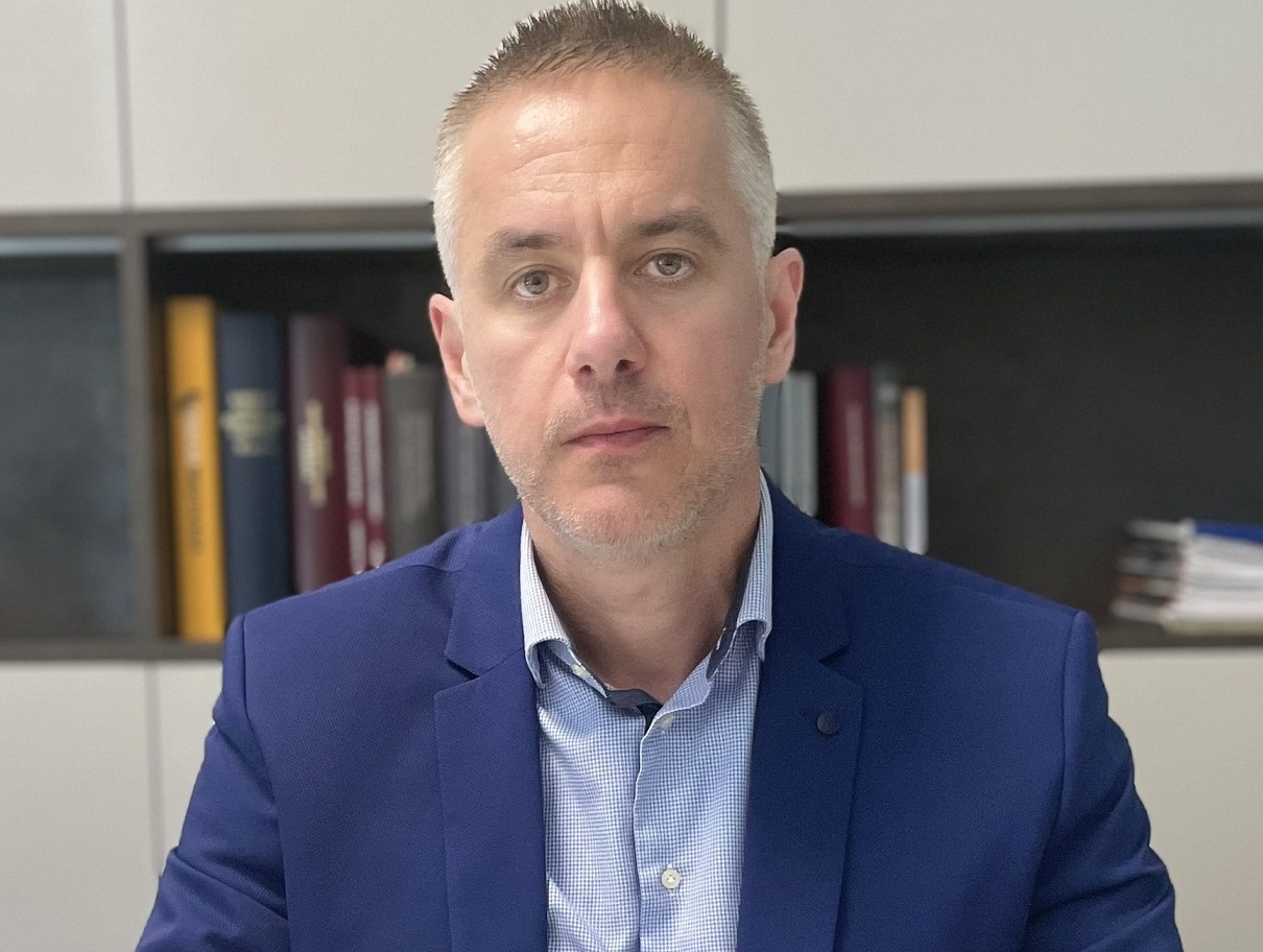 Advokat nije „servis” vlasti niti dekor sistema: Radivoje Kastratović o izborima za Skupštinu Advokatske komore Kragujevac 2 Advokat nije „servis” vlasti niti dekor sistema: Radivoje Kastratović o izborima za Skupštinu Advokatske komore Kragujevac 2