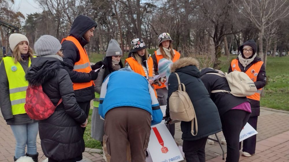"Ovo više nije dno dna, ovo je bezdno": U Kragujevcu prikupljanje potpisa za raspisivanje izbora na sedam lokacija 1