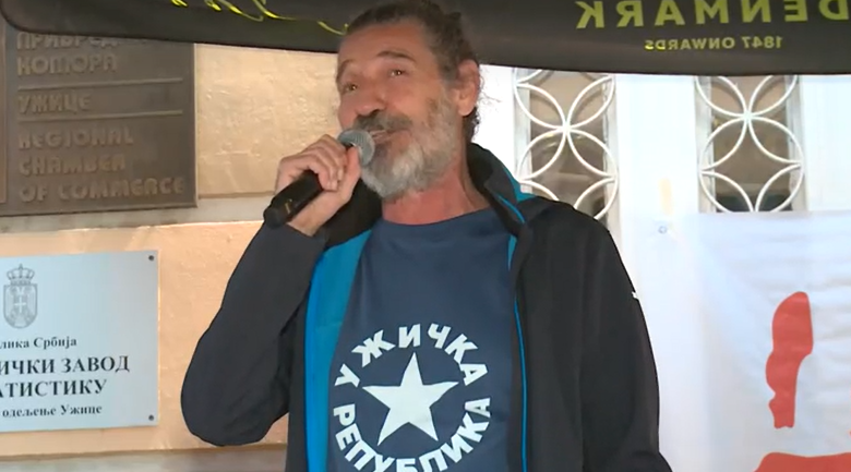 Gagi Jovanović u akciji „Raspiši pobedu“: Pesmom i koracima uz studente (VIDEO) 5