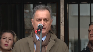 "Pravda je slepa, ali pravosuđe nije": Ispred Ustavnog suda protest povodom političkih pritisaka 4 "Pravda je slepa, ali pravosuđe nije": Ispred Ustavnog suda protest povodom političkih pritisaka 4