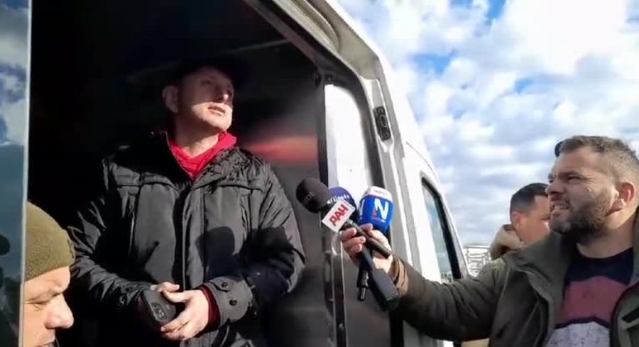 Knežević preti izlaskom iz Vlade, Mandić traži hitnu sednicu, oglasio se i Vučić: Šta se od jutros događalo u Botunu, naselju nadomak Podgorice? (VIDEO) 2 Knežević preti izlaskom iz Vlade, Mandić traži hitnu sednicu, oglasio se i Vučić: Šta se od jutros događalo u Botunu, naselju nadomak Podgorice? (VIDEO) 2