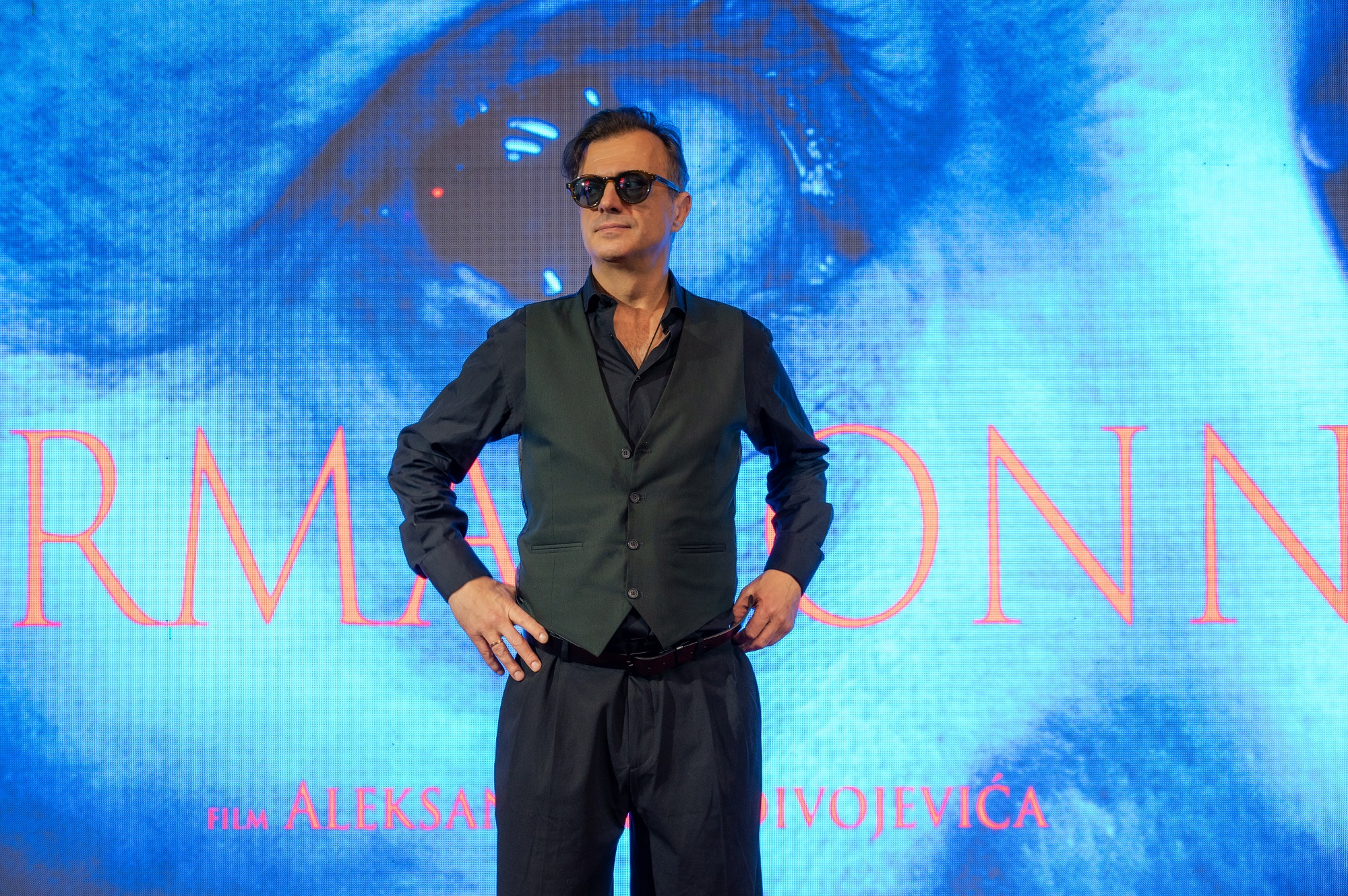 Ovacije i smeh na "Karmadoni", horor satiri o našoj sistemskoj pokvarenosti, kriminalu i pravdi, oduševljenje crno - belim "Izletom" 3