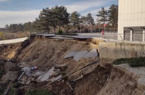 Osnovno javno tužilaštvo u Kragujevcu formiralo predmet zbog obrušavanja dela puta kod Centra izvrsnosti 19