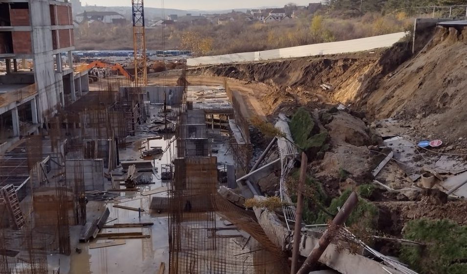 Vlast ne reaguje na „slabovidost” građevinske ispekcije, dok se grad urušava: Opozicione stranke „otpisale” SNS-u za urušavanje ulice u Kragujevcu 1