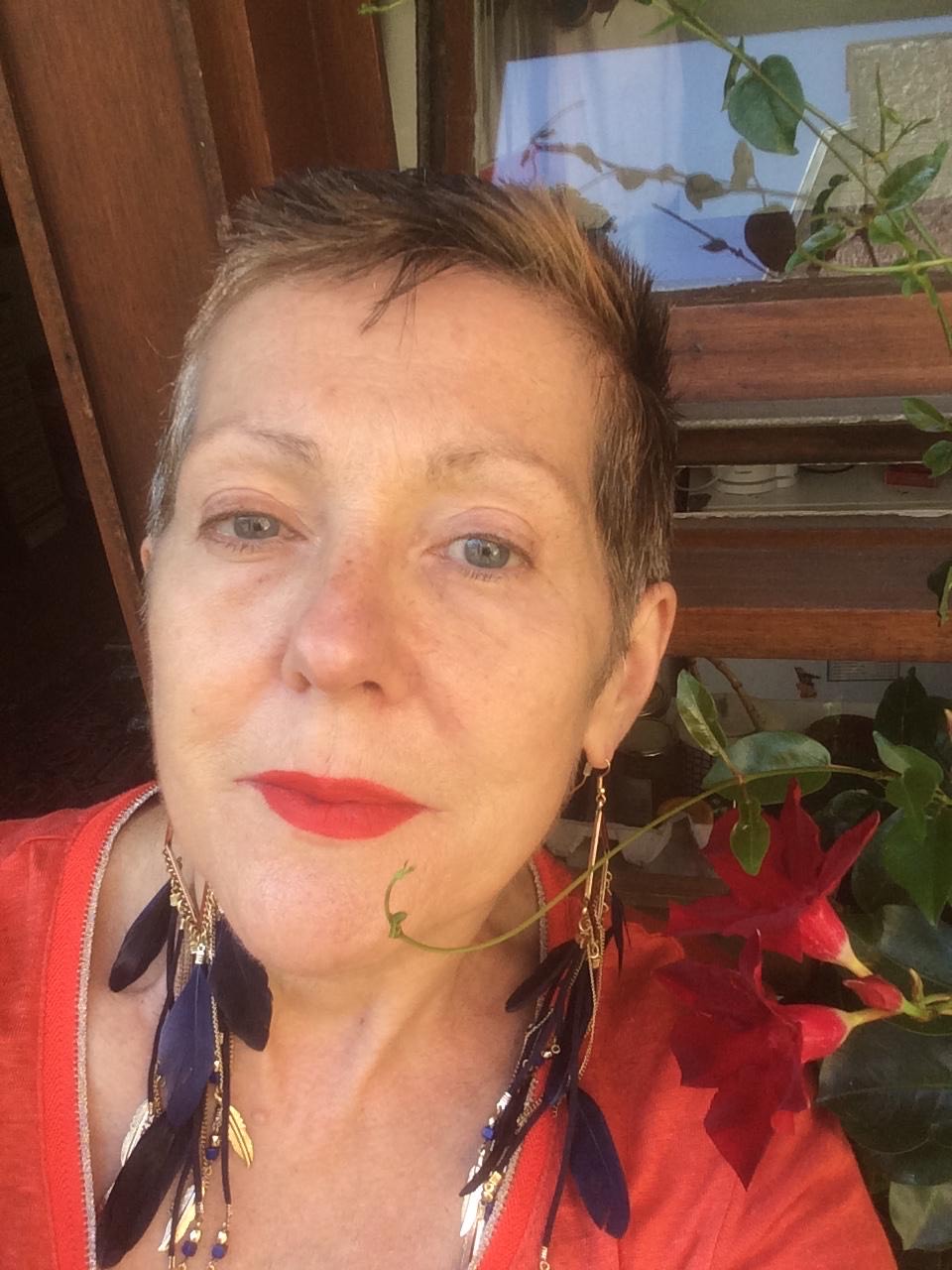 Pesnikinja Nina Živančević: Ne može se cvetom protiv pištolja 2