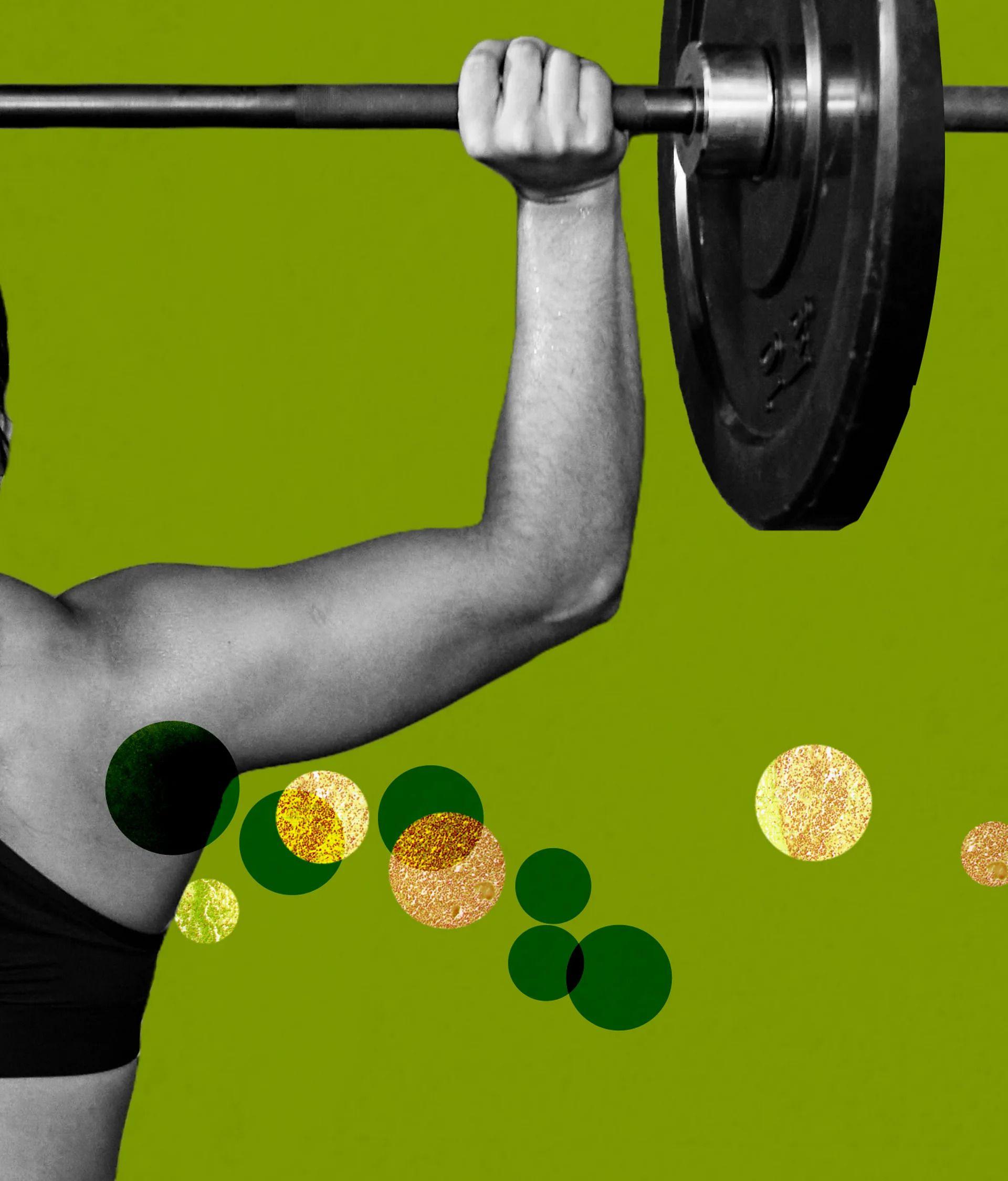 ruka koja podiže teg na zelenoj pozadini 