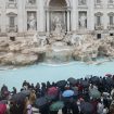 Da biste bacili novčić u rimsku fontanu Di Trevi moraćete da platite 2 evra 10