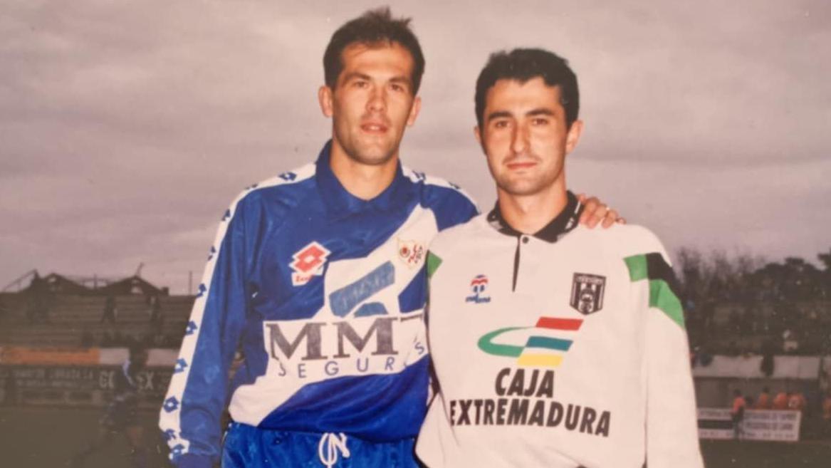 Zaboravljeni as srpskog fudbala koga pamte po golu Barseloni 3 Josips Višnjić u plavom dresu Rajo Valjekana (levo)