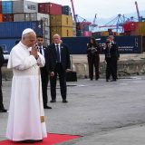 Papa prvo putovanje u inostranstvo završio tihom molitvom za žrtve eksplozije luke u Bejrutu 5