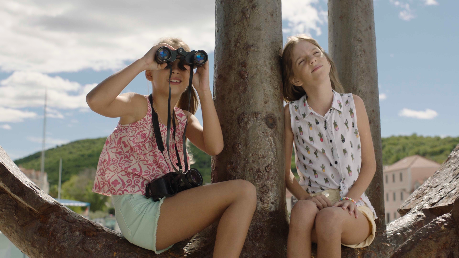 Još jedno porodično ostvarenje u bioskopima: „Bumbarovo ljeto" na repertoaru od 25. decembra 3 Još jedno porodično ostvarenje u bioskopima: „Bumbarovo ljeto" na repertoaru od 25. decembra 2