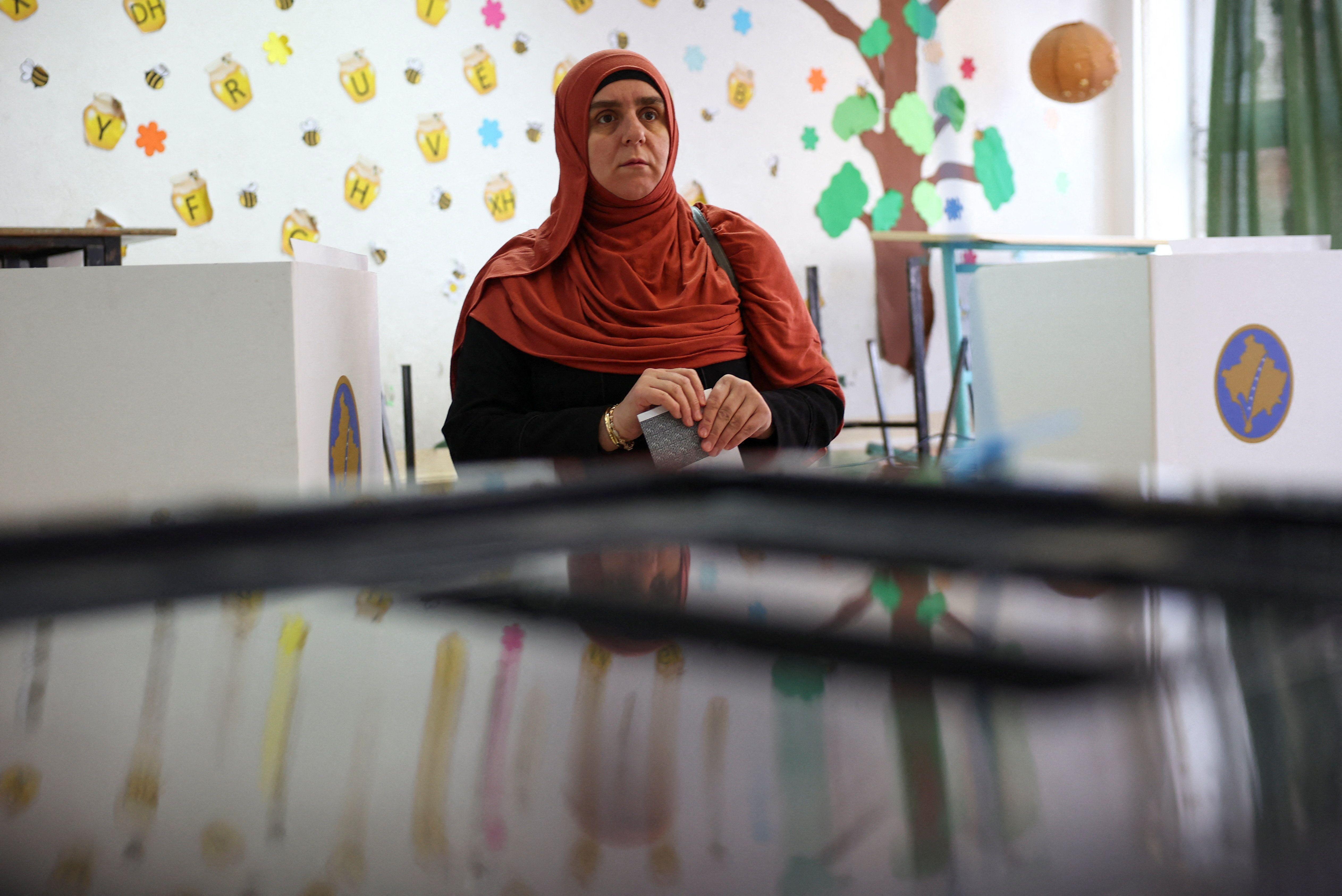 Otvorena glasačka mesta na Kosovu