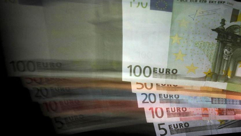 Prijava nelegalnih objekata u Srbiji: Šta sve treba da znate 3 Papirne novčanice valute evro