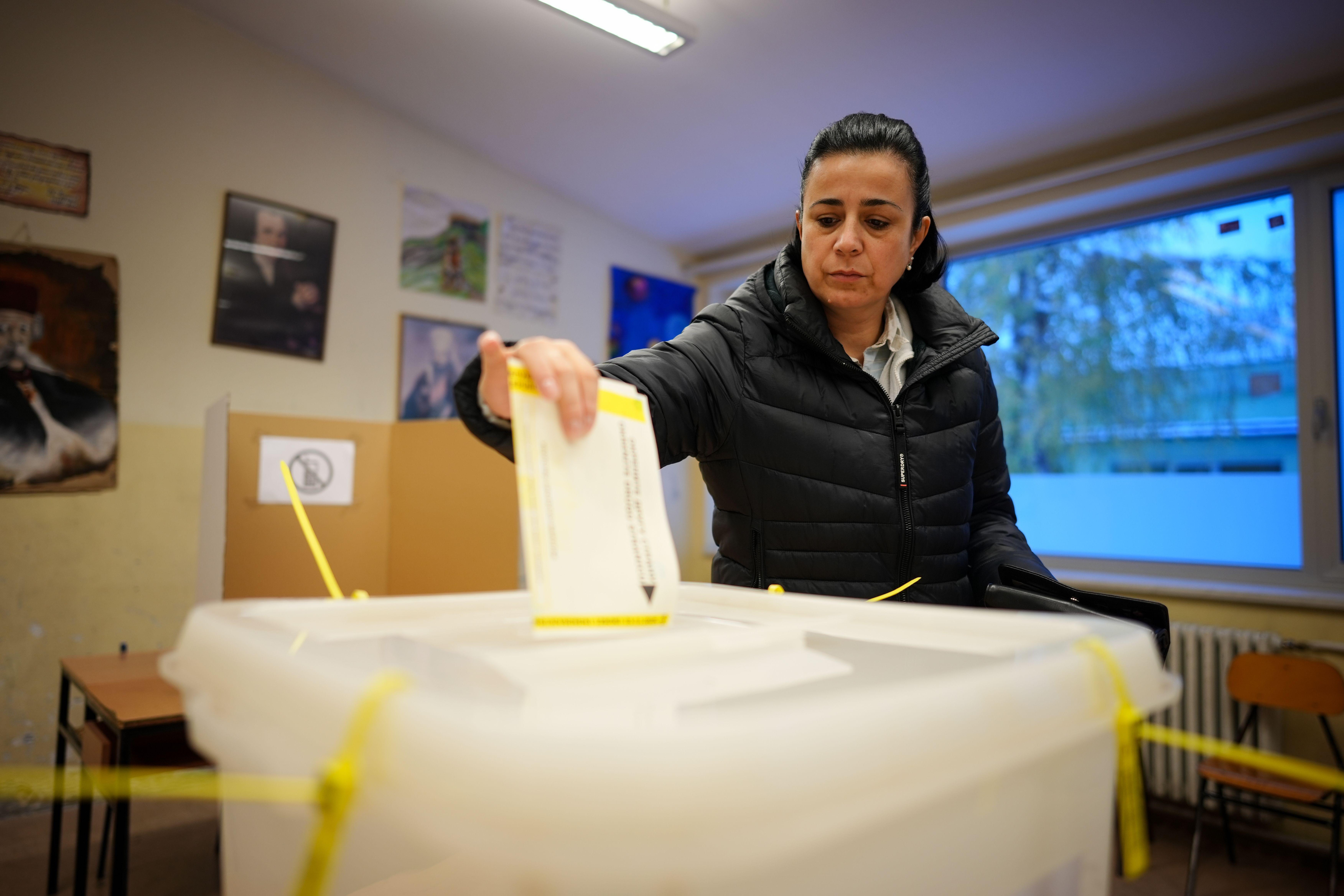 Ponavljaju se predsednički izbori na više od 100 mesta u Republici Srpskoj 5 Žena na glasačkom mestu