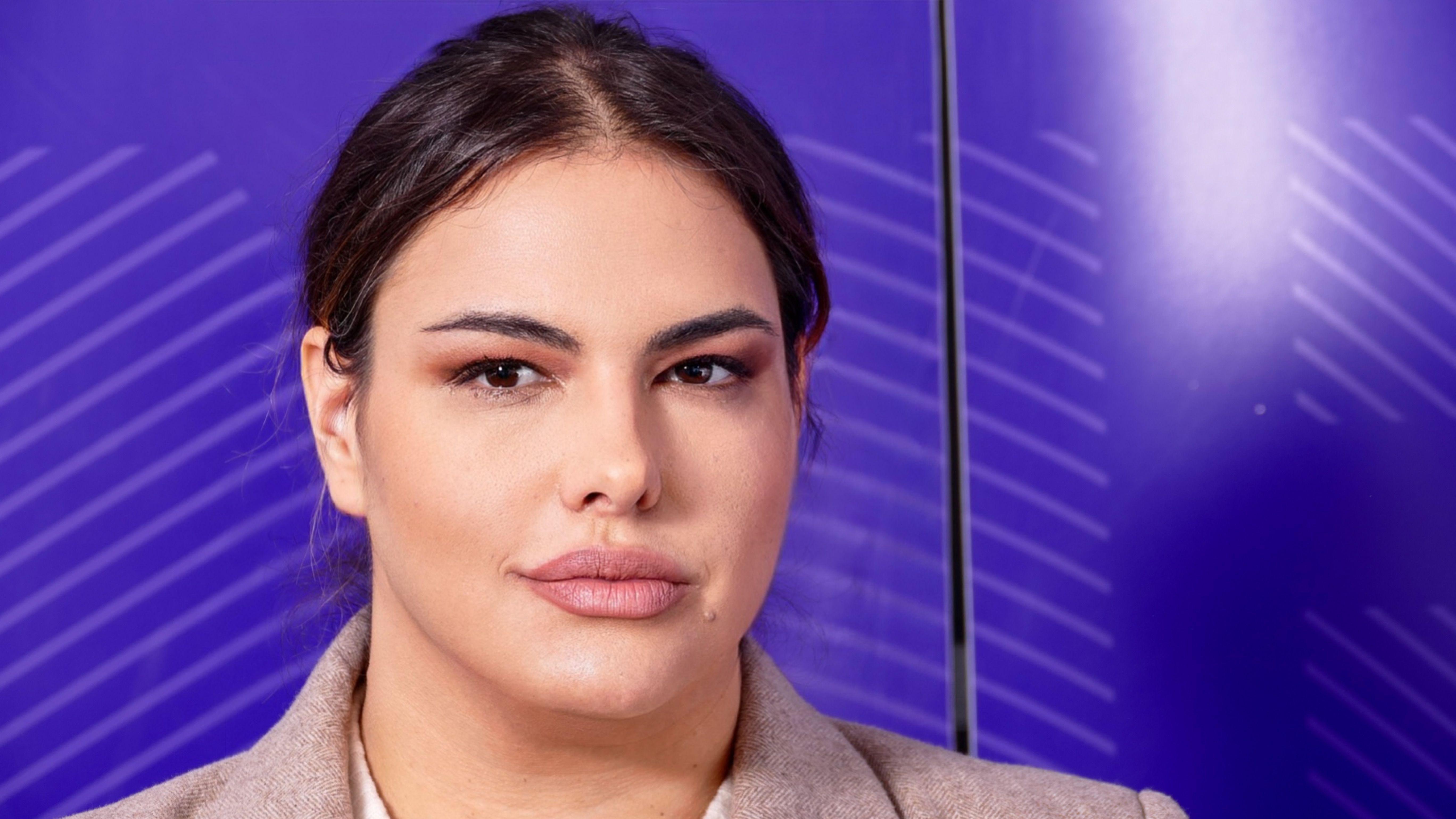 Nasilje nad ženama u Srbiji: Kad dom nije sigurna kuća 3 Devojka vezane kose pozira