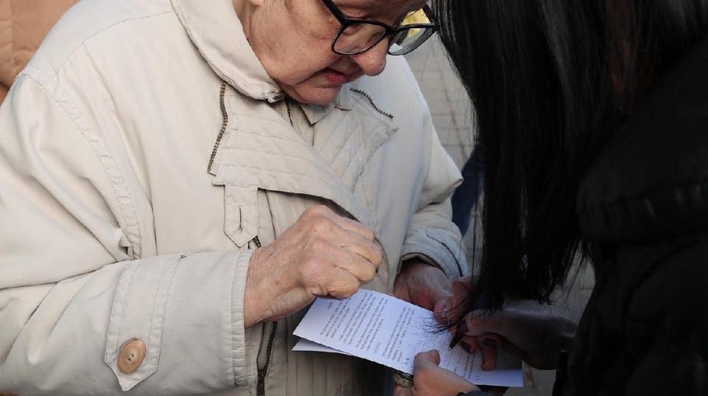 Studenti u akciji „Raspiši pobedu" skupljaju potpise 10