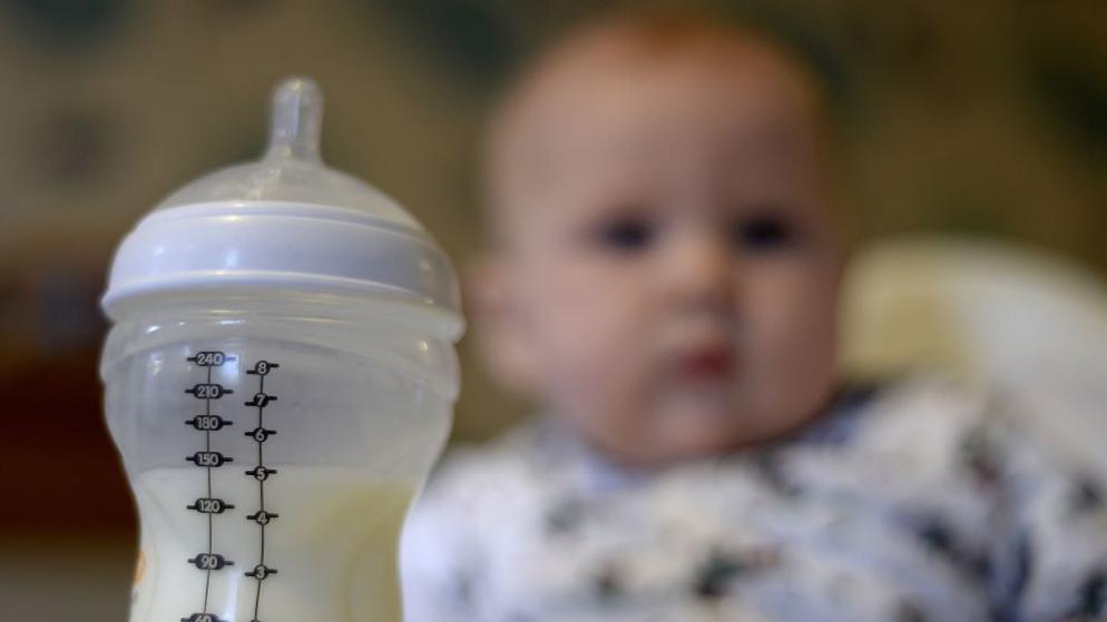 Zašto je u Srbiji iz prodaje povučena serija Aptamil formule za bebe 7