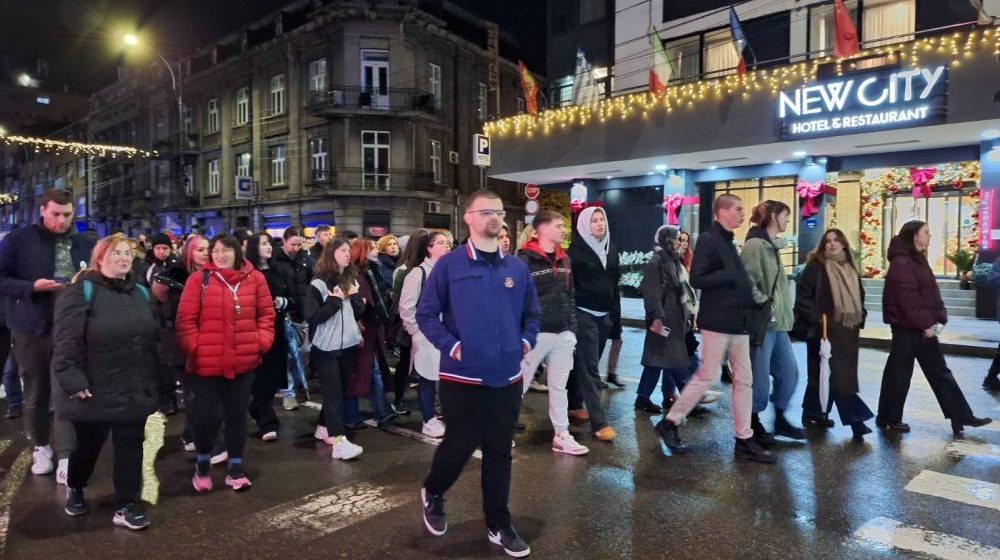 "Kako su korupcija i vlast postali važniji od ljudskog života?": Studenti i građani Niša obeležili godišnjicu početka blokade na Filozofskom fakultetu 10