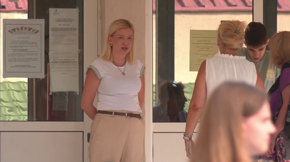 Katanci, otkazi i beg od medija: Ko je čelnica niške gimnazije "Stevan Sremac" čija se ostavka traži na protestu? 11