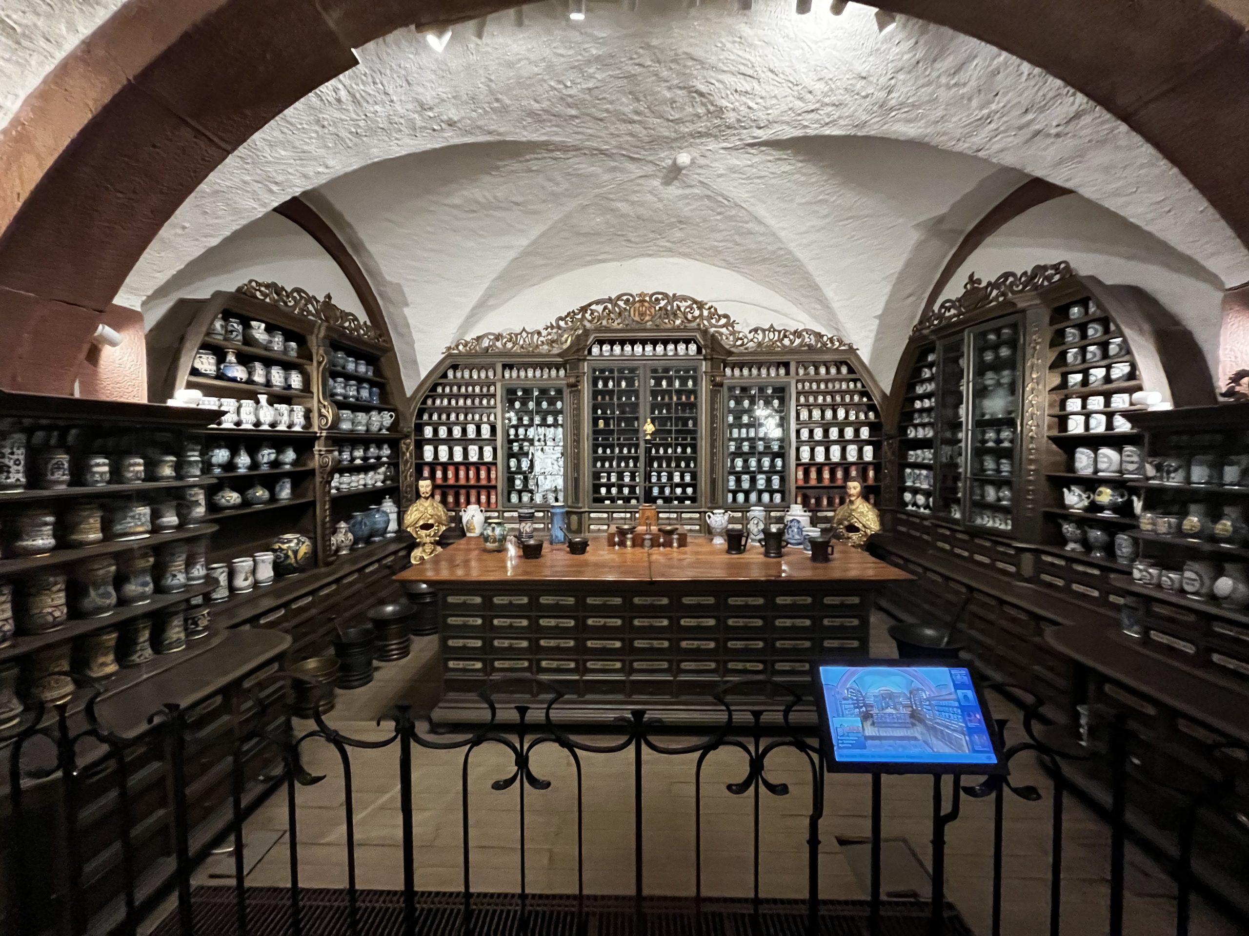 Pluća od lisice, pulverzirana mumija i zmijska koža: Kako jedan muzej razotkriva dva milenijuma istorije farmacije i lekova koje danas koristimo 1